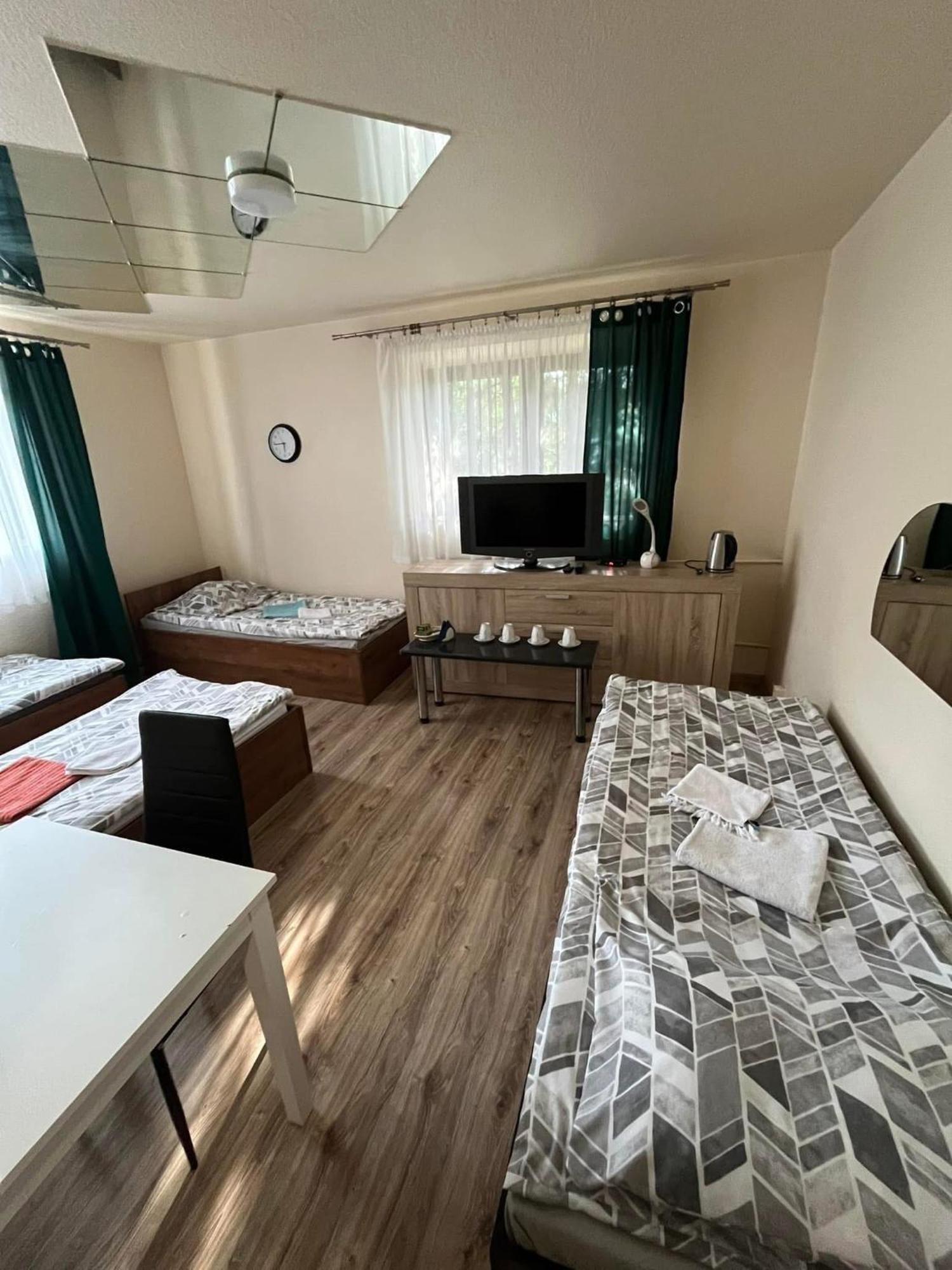 Zajazd Lesny Zakatek Dawniej Zajazd Don Kichot Lódź Exterior foto